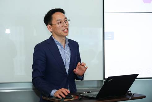 图:厦门海关技术中心研究员徐敦明