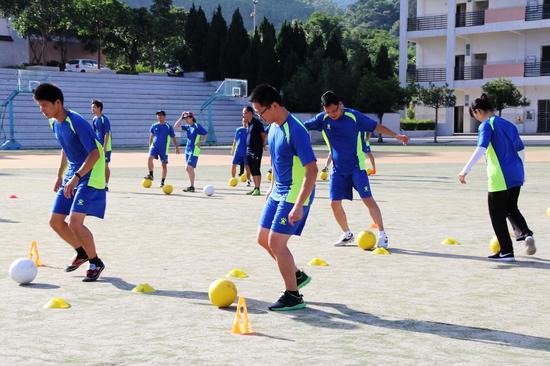 我省青少年校园足球特色学校足球教师培训在西