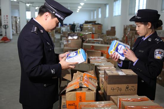 福州海关成功破获系列走私奶粉、保健品大案