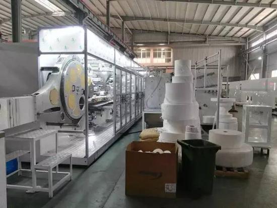 图为海纳机械生产车间。 王雄 摄