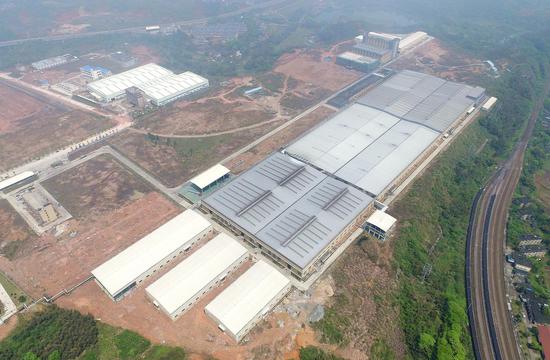 这是无人机拍摄到的建新轮胎(福建)有限公司厂房,现已完成一期建设10亿元,可年产全钢子午线轮胎100万套。肖和勇 摄