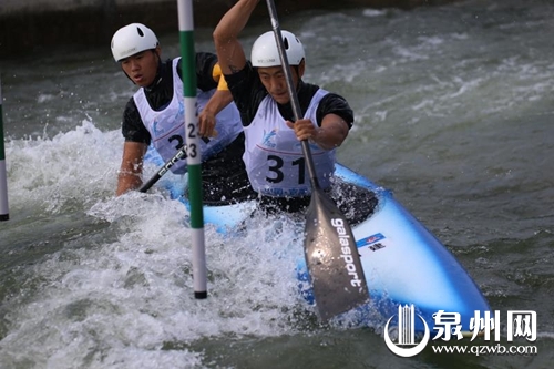 叶永涛(右)