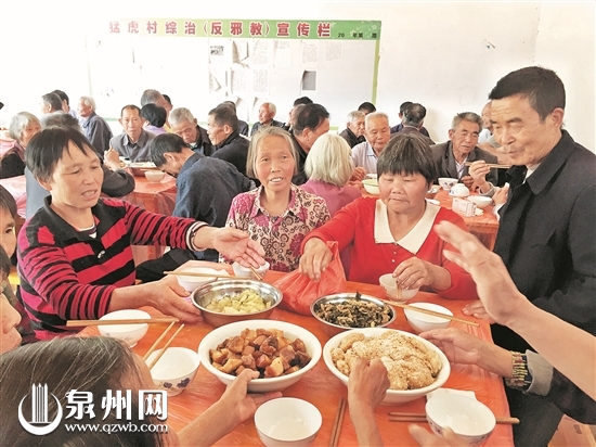 爱心厨房成了老人们娱乐交流的好去处