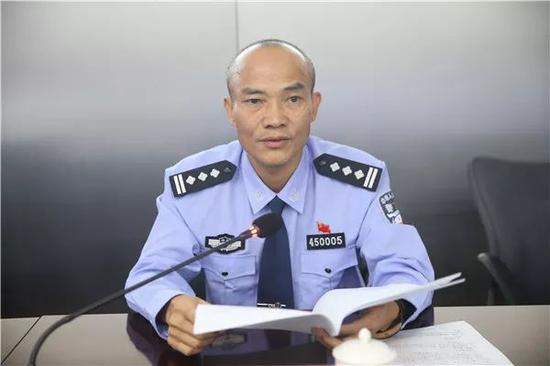 不忘初心牢记使命!晋江公安全局党员重温入党誓词_新浪福建_新浪网