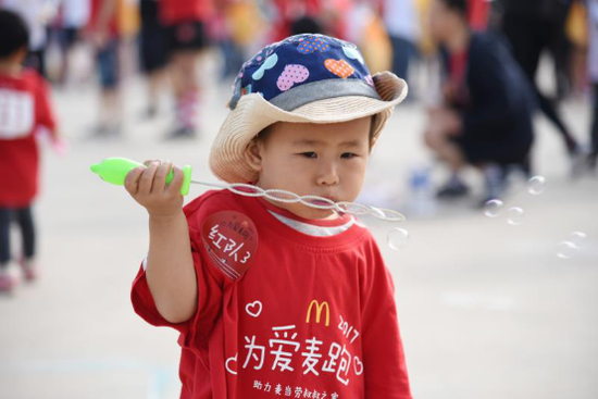 安踏儿童助力麦当劳叔叔之家 厦门站顽出最