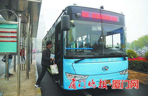 同一辆公交车,19区变换为30区(轮渡公交场站至湖滨四里站)。