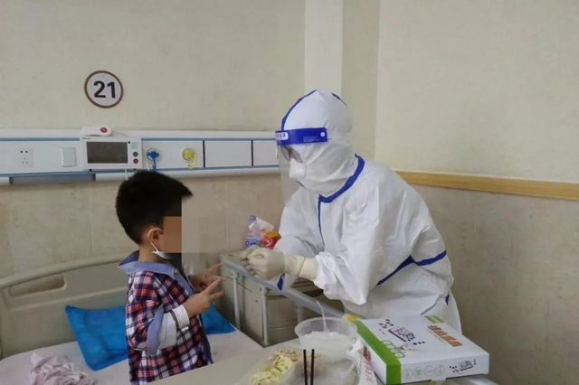 疫情风暴下的孩子们：“等再见面，我要抱抱你！”