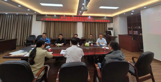图：业界专家正在对燕之屋《一种具有助眠功效的燕窝精华饮的研发与产业化》项目进行科技成果评审