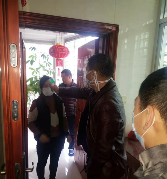 城东社区进行入户排查