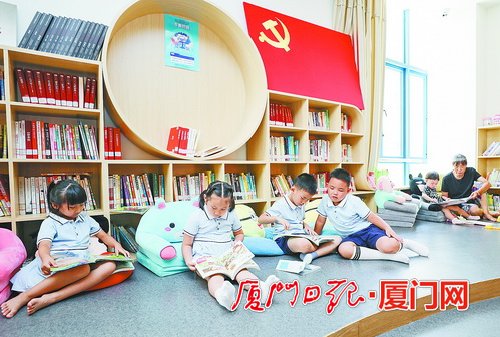 湖里依靠近邻党建引领,实现少有所育。图为金安社区党群服务中心。