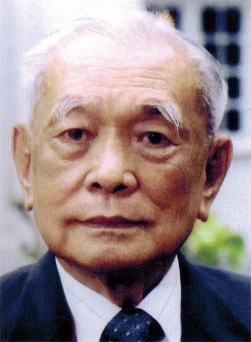 庄右铭（1908-2007）
著名的爱国华侨、企业家、教育慈善家。