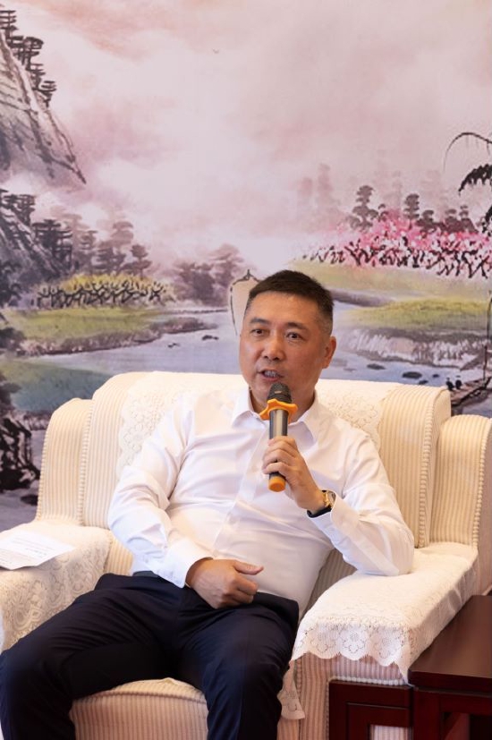 华值(中国)董事长张文忠接受记者采访
