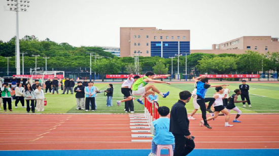 图为运动会田径比赛现场。      林佳铭  供图
