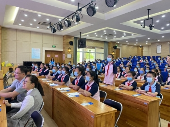 学生回答问题