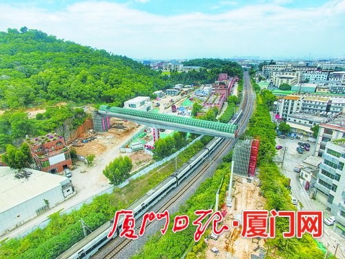 厦门健康步道成功跨越鹰厦铁路 预计年底建成并开放