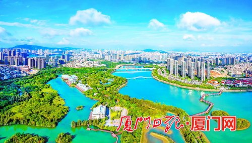湖里为企业及企业家们提供最优的保障、打造最好的营商环境,携手在特区发祥地续写更多“春天的故事”。图为宜居宜业的五缘湾。(本报记者 黄 嵘 航拍器摄)