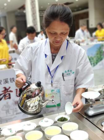 △福建农林大学茶叶研究所副所长、教授、硕士生导师郭雅玲