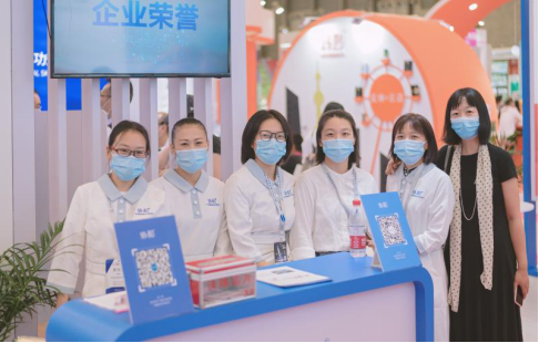 &nbsp;右一为苏州协和CEO郑惠