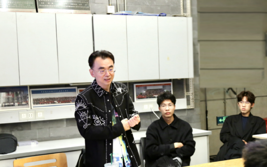 刘德建教授此前与中央美术学院师生探讨新技术如何赋能沉浸式体验