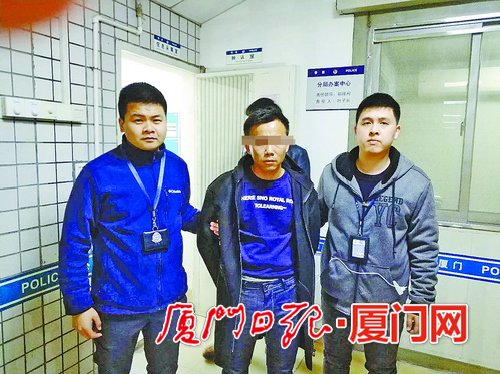 警方抓获嫌疑人叶某彬(中)。