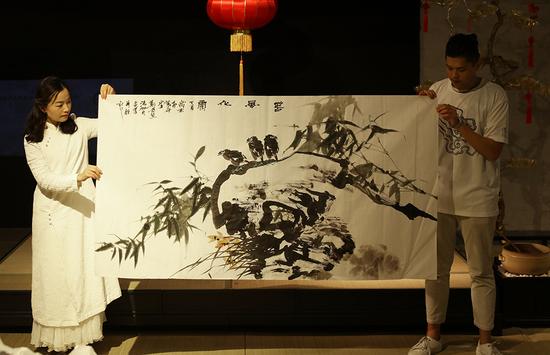 陈佳典老师书写春联