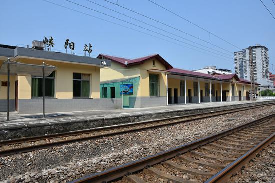 峡阳站位于福建省南平市峡阳镇中心区域,是四等中间站,主要办理接发