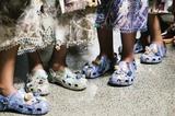 crocs߶ʱк״˹и-㳡T̨