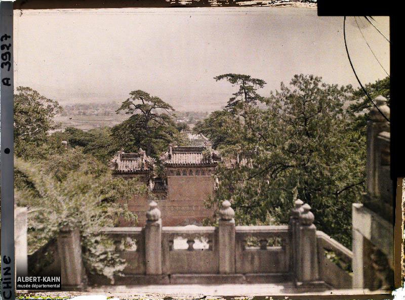 碧云寺位于北京海淀区香山公园北侧,西山余脉聚宝山东麓,是一组布局
