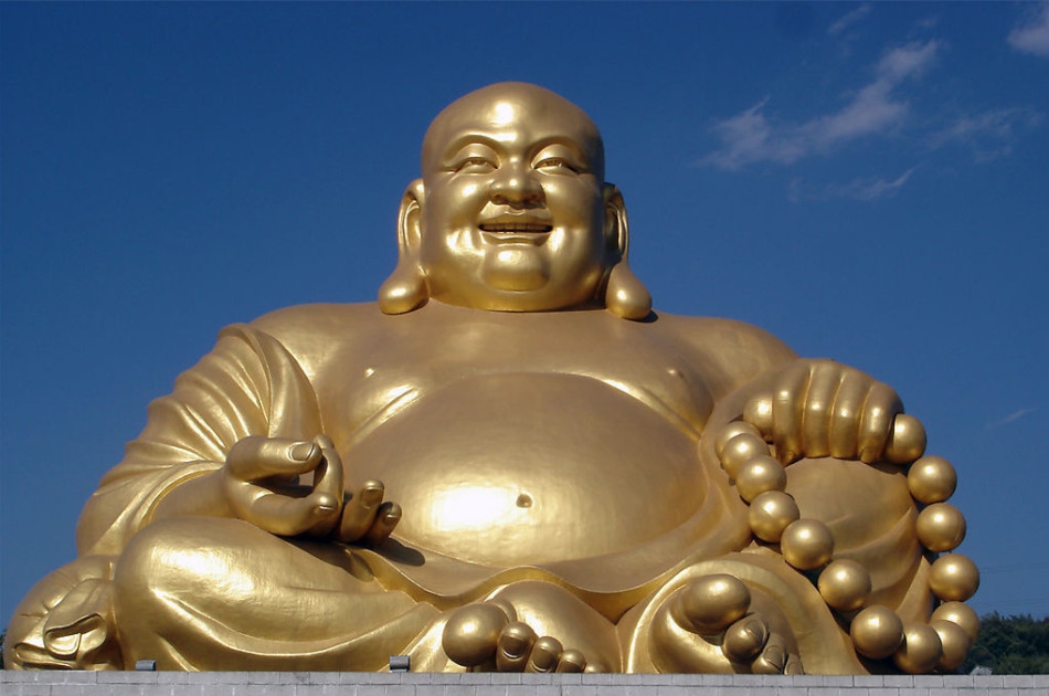 相传布袋和尚诞辰日是正月初一,而布袋和尚则传为弥勒化身,因此汉地各