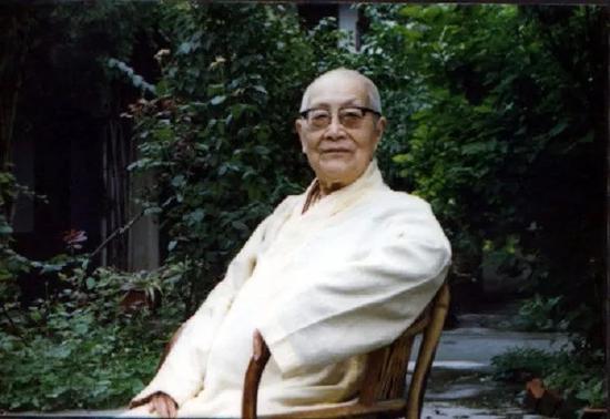 　　隆莲法师简介：（1909~2006），四川尼众佛学院倡办者、首任院长，被尊称中国当代第一比丘尼