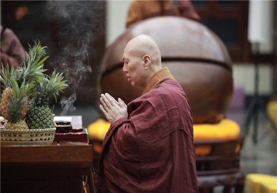 大安法师答：受五戒是很重要的，三皈五戒是一个念佛行人的修行基础