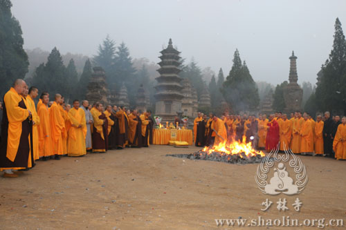 少林寺僧众扫塔祭祖仪式现场