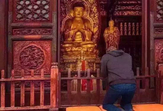 扎克伯格早前曾往中国西安大雁塔参拜，并透露自己有兴趣了解佛教