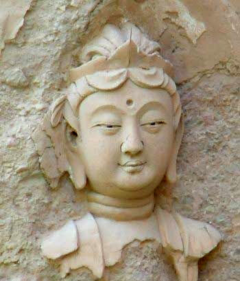 拉梢寺摩崖造像中被誉为“东方维纳斯”的菩萨头像