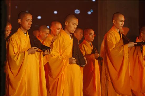 僧团(图：龙泉论坛)