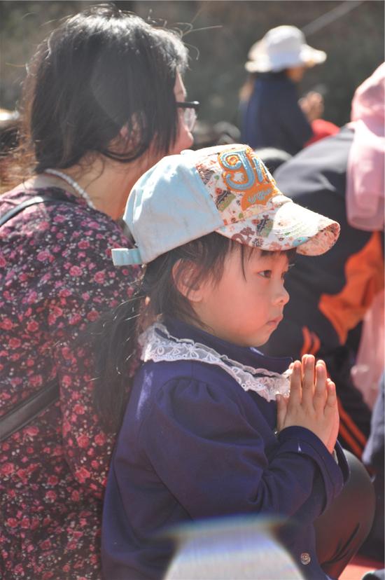 北京龙泉寺皈依法会实拍(图：龙泉论坛)