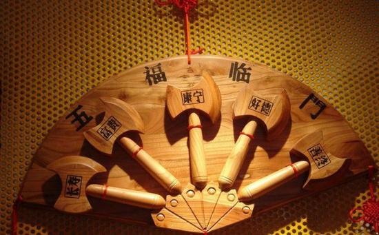 五福，即长寿、富足、康宁、好德和善终。