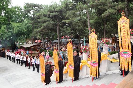 北京灵光寺佛牙塔2016年度首次隆重免费开放瞻仰