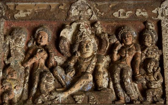 印度阿旃陀的壁画、建筑与雕刻，驰誉遐迩，也同为世界艺坛所重视