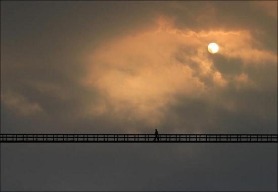 寂寞长夜里，我终于醒来