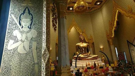 世界最大室内金佛神奇现身