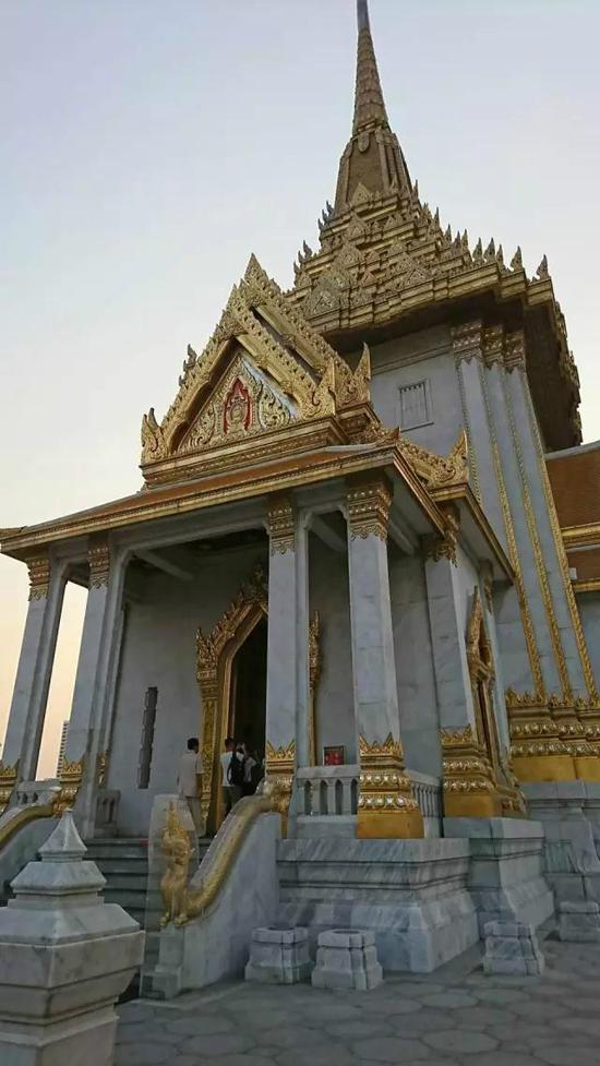 世界最大室内金佛神奇现身