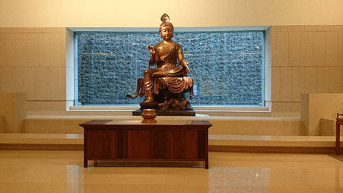 在团体里工作,工作的成效建立在人员间的关系,关系和谐,工作才能进行顺利