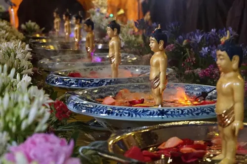 农历四月初八是佛诞辰纪念日，也称浴佛节。