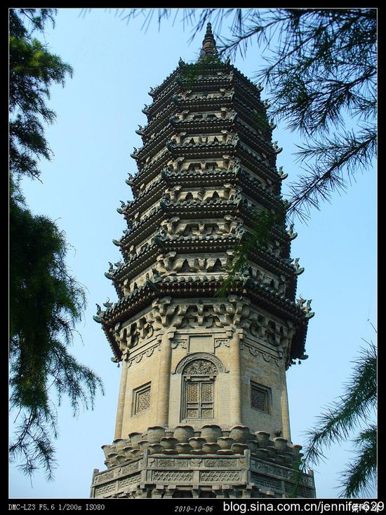 澄灵塔是临济寺的主要建筑，也是该寺唯一保存下来的古建筑。（摄影：@箫吟清）