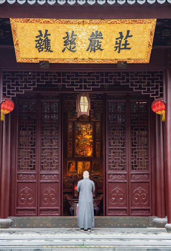 做一件好事不难，难的是每天做一件好事，发心更是这样。（图片来源：上海玉佛禅寺）