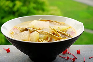 素食养生:冬瓜笋干汤