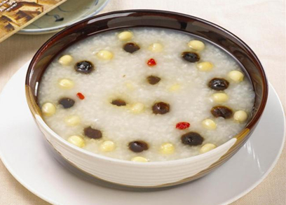 素食养生:桂圆莲子粥