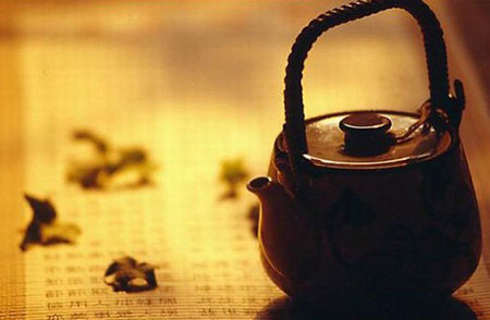 欲行布施，先学习心在社会这壶茶里，做一片茶叶！