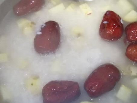 素食养生:小米红枣粥(图片来源:@箫吟清)